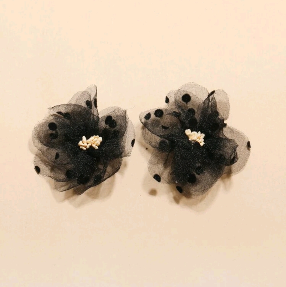 🌺 3 for $25 Polka Dot Mesh Flower Earrings - Picture 3 of 4